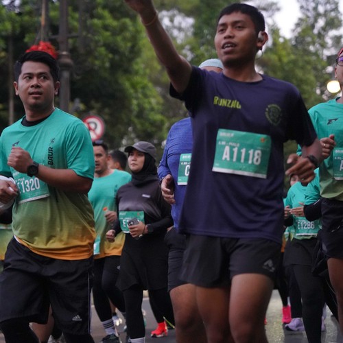 Race photo from BAUR RUN 2025