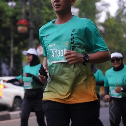 Race photo from BAUR RUN 2025