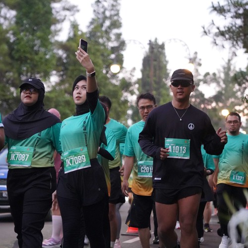 Race photo from BAUR RUN 2025