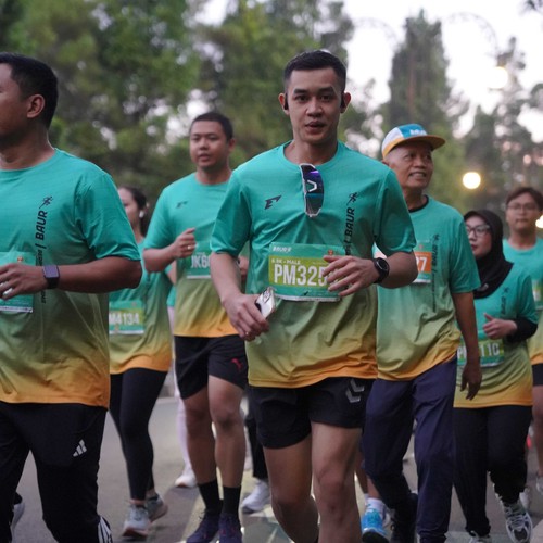Race photo from BAUR RUN 2025