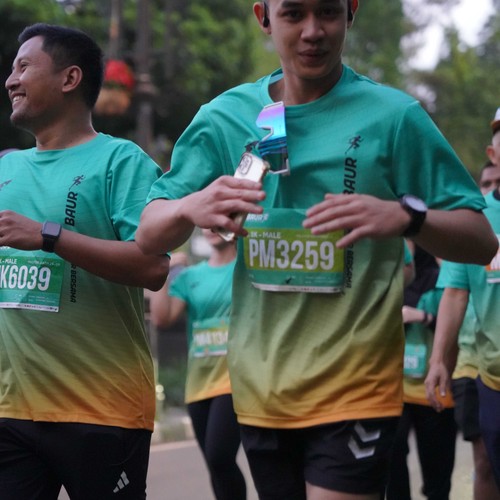 Race photo from BAUR RUN 2025