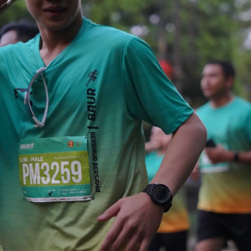 Race photo from BAUR RUN 2025