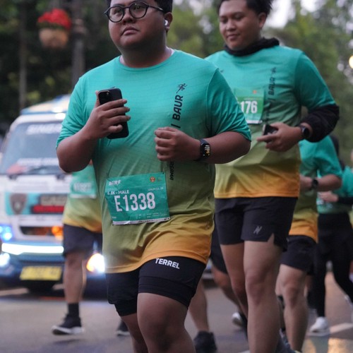 Race photo from BAUR RUN 2025