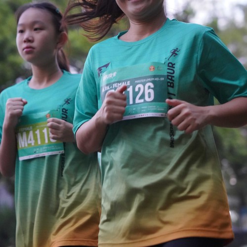 Race photo from BAUR RUN 2025