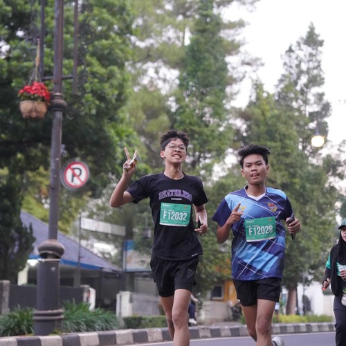 Race photo from BAUR RUN 2025