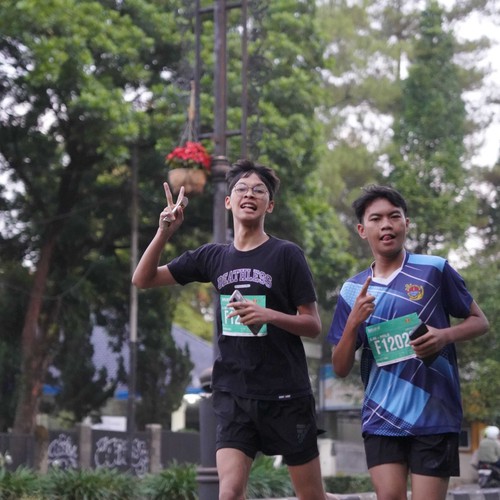 Race photo from BAUR RUN 2025