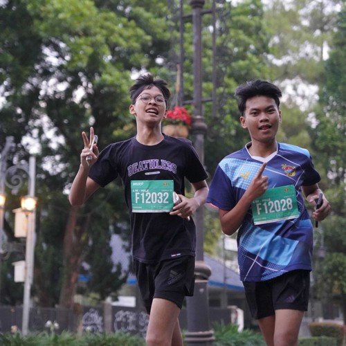 Race photo from BAUR RUN 2025