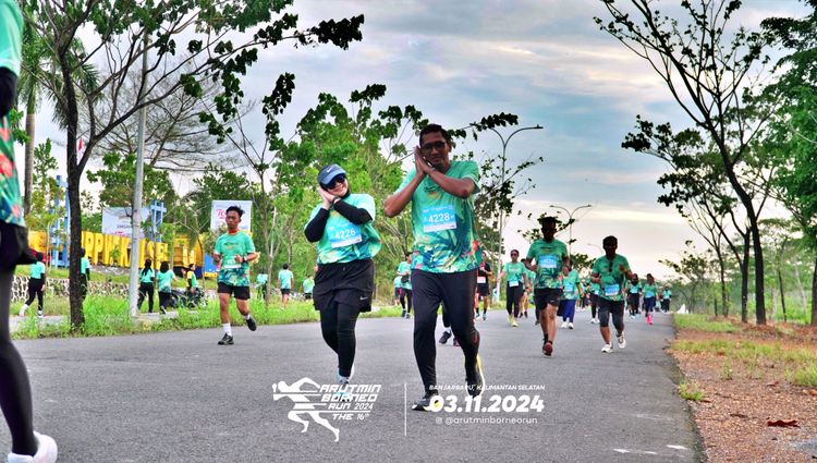 Race photo from Arutmin Borneo Run 2024