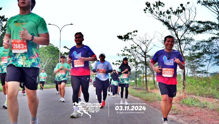 Race photo from Arutmin Borneo Run 2024
