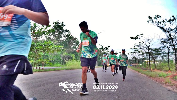 Race photo from Arutmin Borneo Run 2024