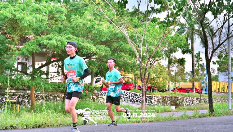 Race photo from Arutmin Borneo Run 2024