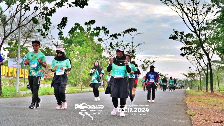Race photo from Arutmin Borneo Run 2024