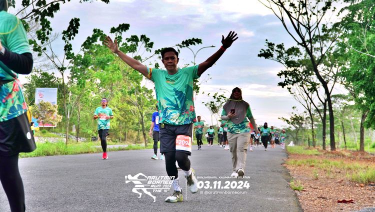 Race photo from Arutmin Borneo Run 2024