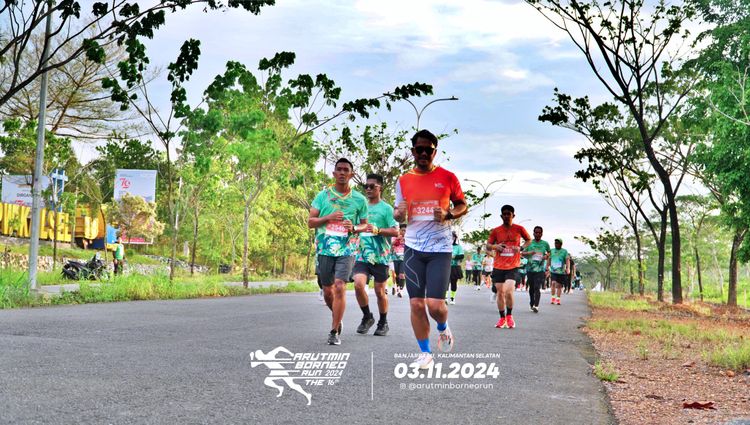 Race photo from Arutmin Borneo Run 2024