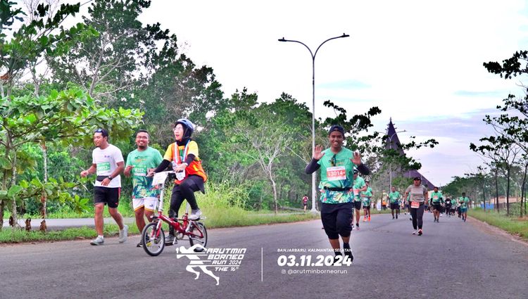 Race photo from Arutmin Borneo Run 2024