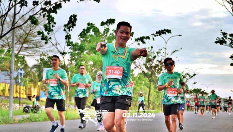 Race photo from Arutmin Borneo Run 2024