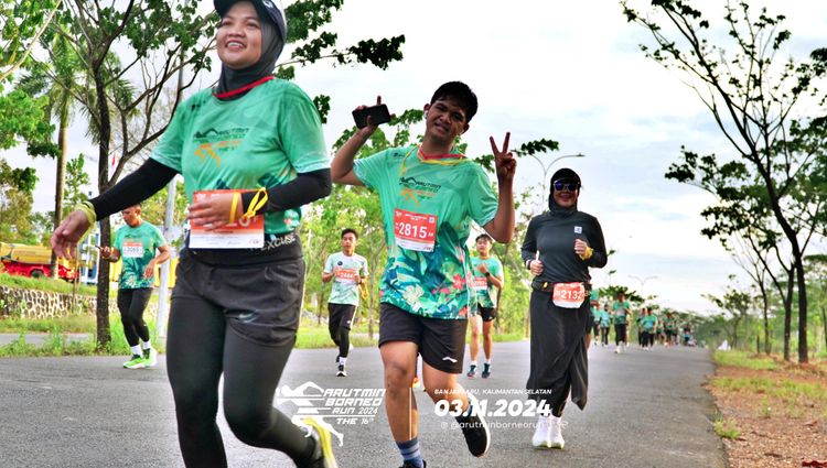Race photo from Arutmin Borneo Run 2024