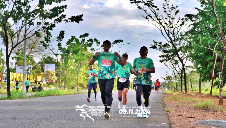 Race photo from Arutmin Borneo Run 2024
