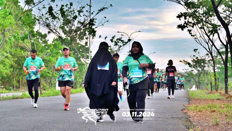 Race photo from Arutmin Borneo Run 2024