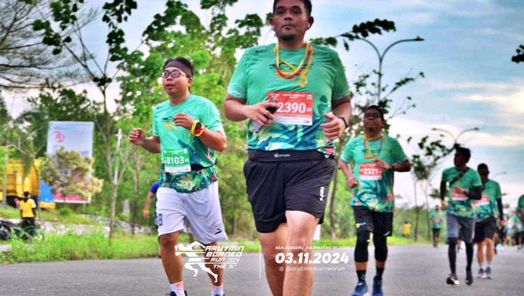 Race photo from Arutmin Borneo Run 2024