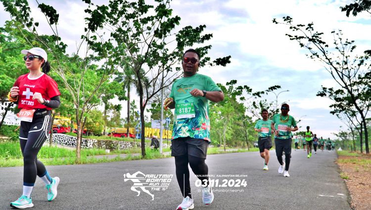 Race photo from Arutmin Borneo Run 2024