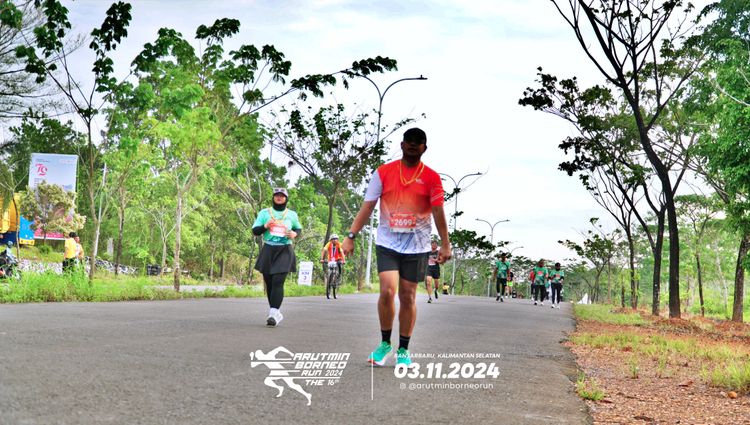 Race photo from Arutmin Borneo Run 2024