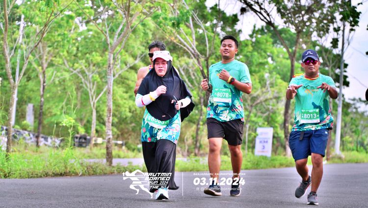 Race photo from Arutmin Borneo Run 2024