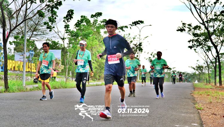 Race photo from Arutmin Borneo Run 2024