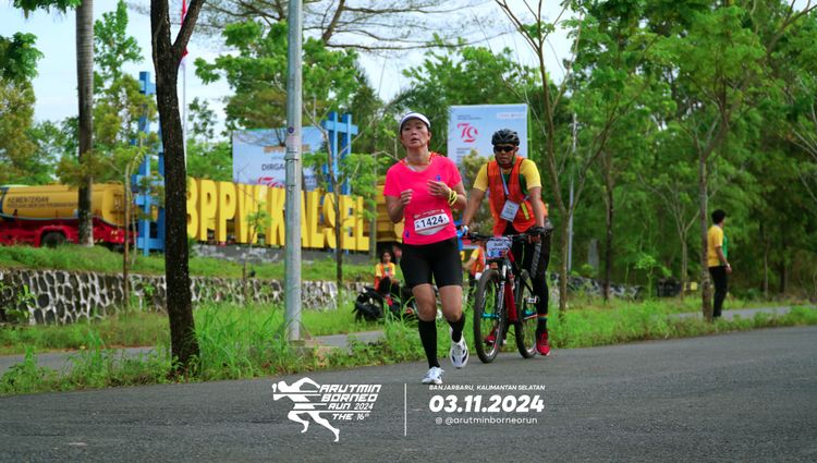 Race photo from Arutmin Borneo Run 2024