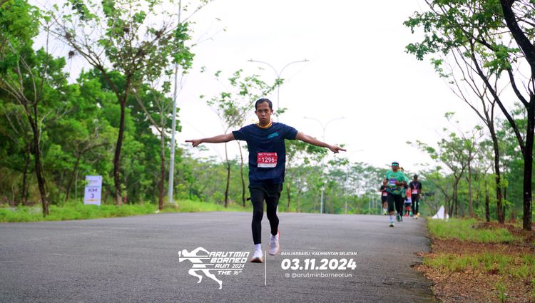 Race photo from Arutmin Borneo Run 2024