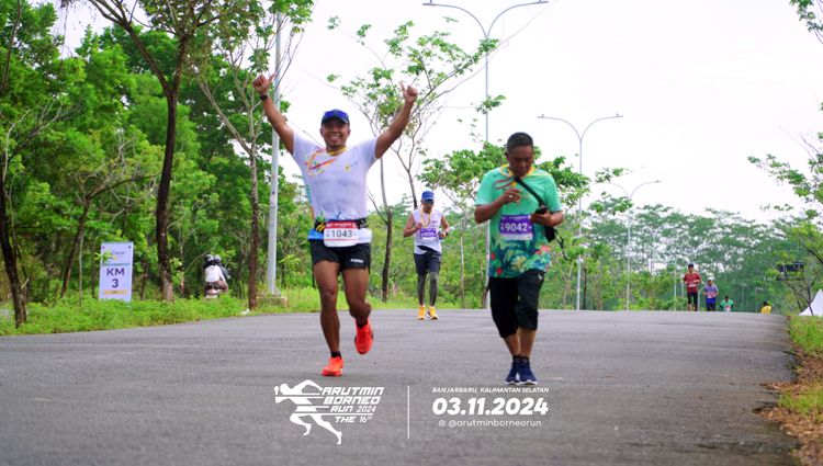 Race photo from Arutmin Borneo Run 2024