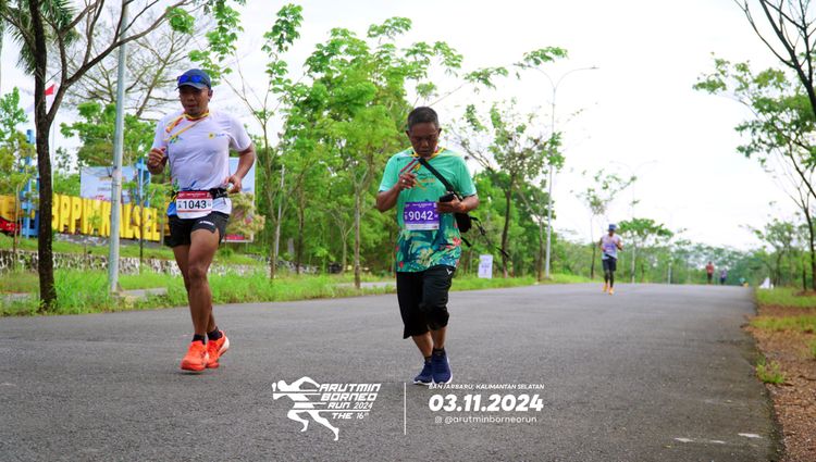 Race photo from Arutmin Borneo Run 2024