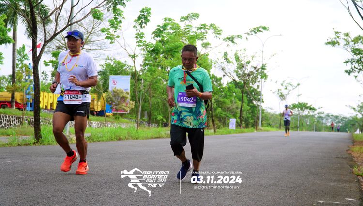 Race photo from Arutmin Borneo Run 2024