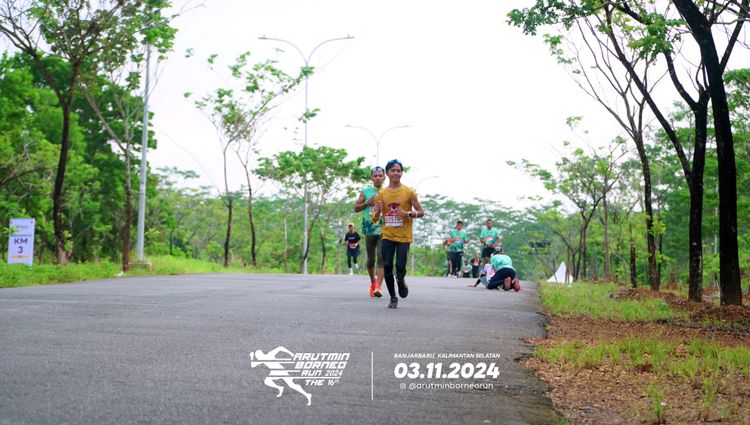 Race photo from Arutmin Borneo Run 2024