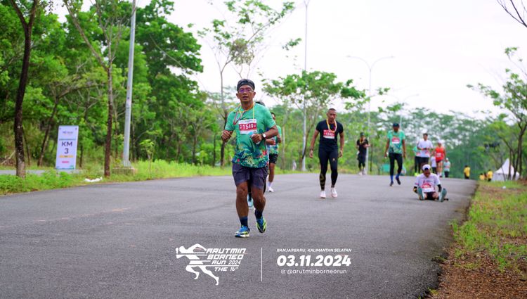 Race photo from Arutmin Borneo Run 2024