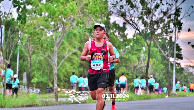 Race photo from Arutmin Borneo Run 2024