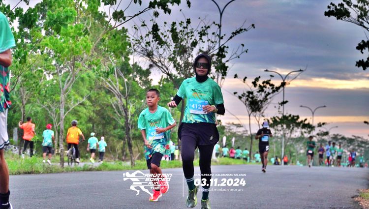 Race photo from Arutmin Borneo Run 2024