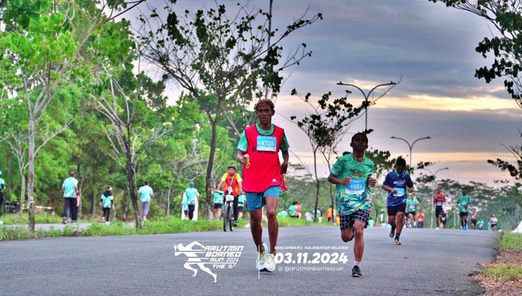 Race photo from Arutmin Borneo Run 2024