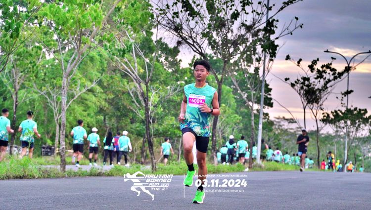 Race photo from Arutmin Borneo Run 2024