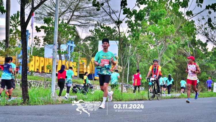 Race photo from Arutmin Borneo Run 2024