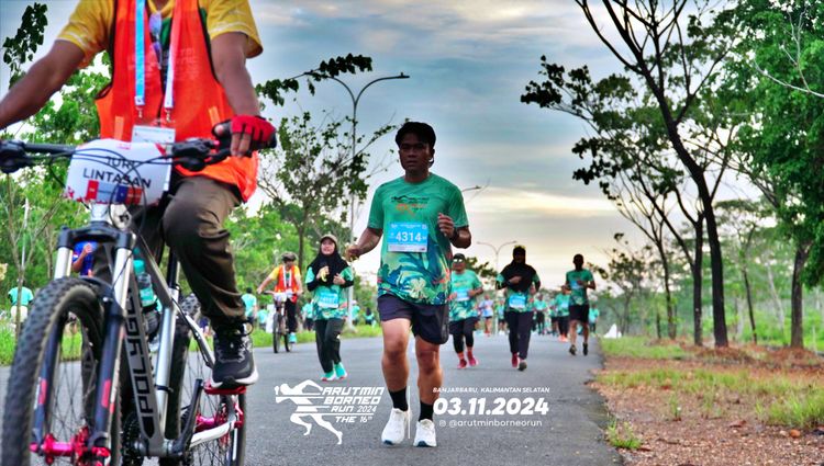 Race photo from Arutmin Borneo Run 2024