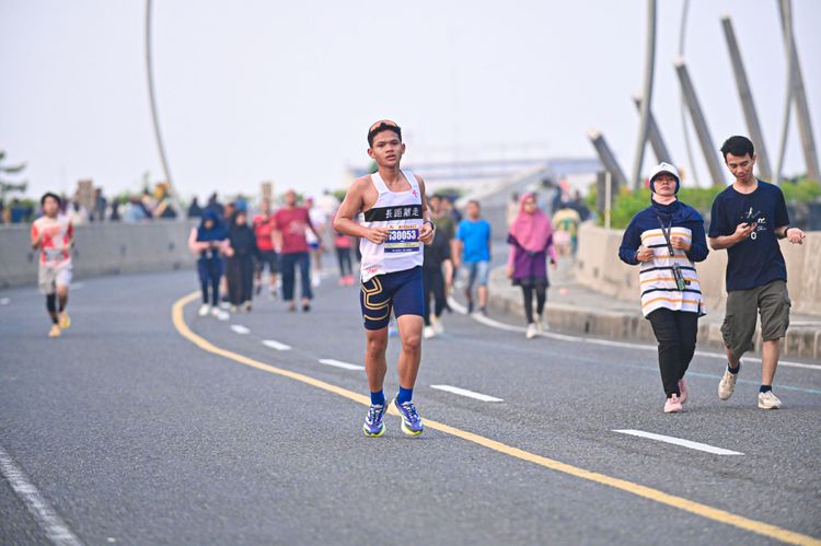 Race photo from NOTARACE 2025