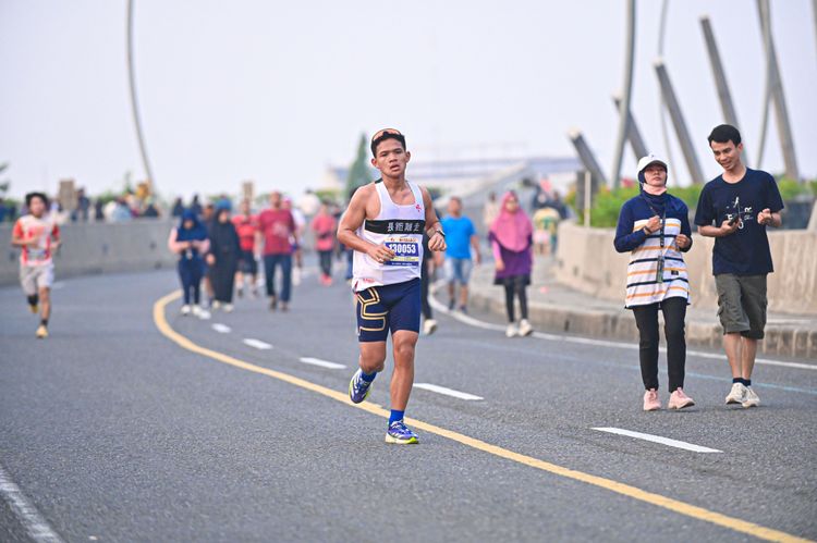 Race photo from NOTARACE 2025