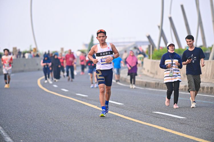 Race photo from NOTARACE 2025
