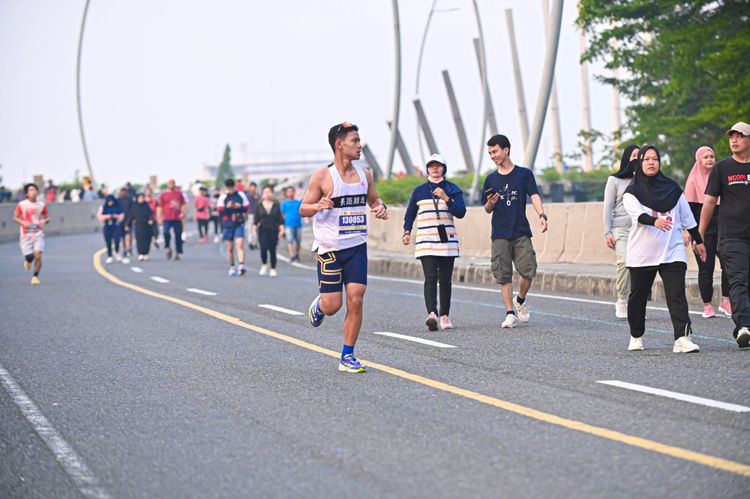 Race photo from NOTARACE 2025