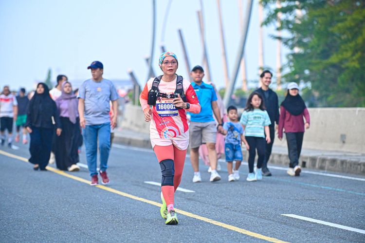 Race photo from NOTARACE 2025