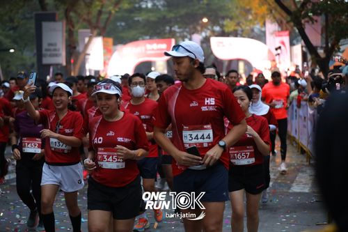 Race photo from ONE RUN 10 K