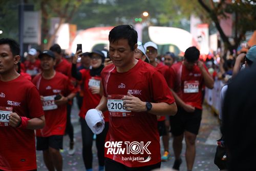 Race photo from ONE RUN 10 K