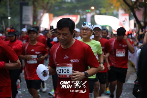 Race photo from ONE RUN 10 K