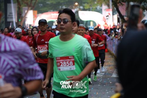 Race photo from ONE RUN 10 K